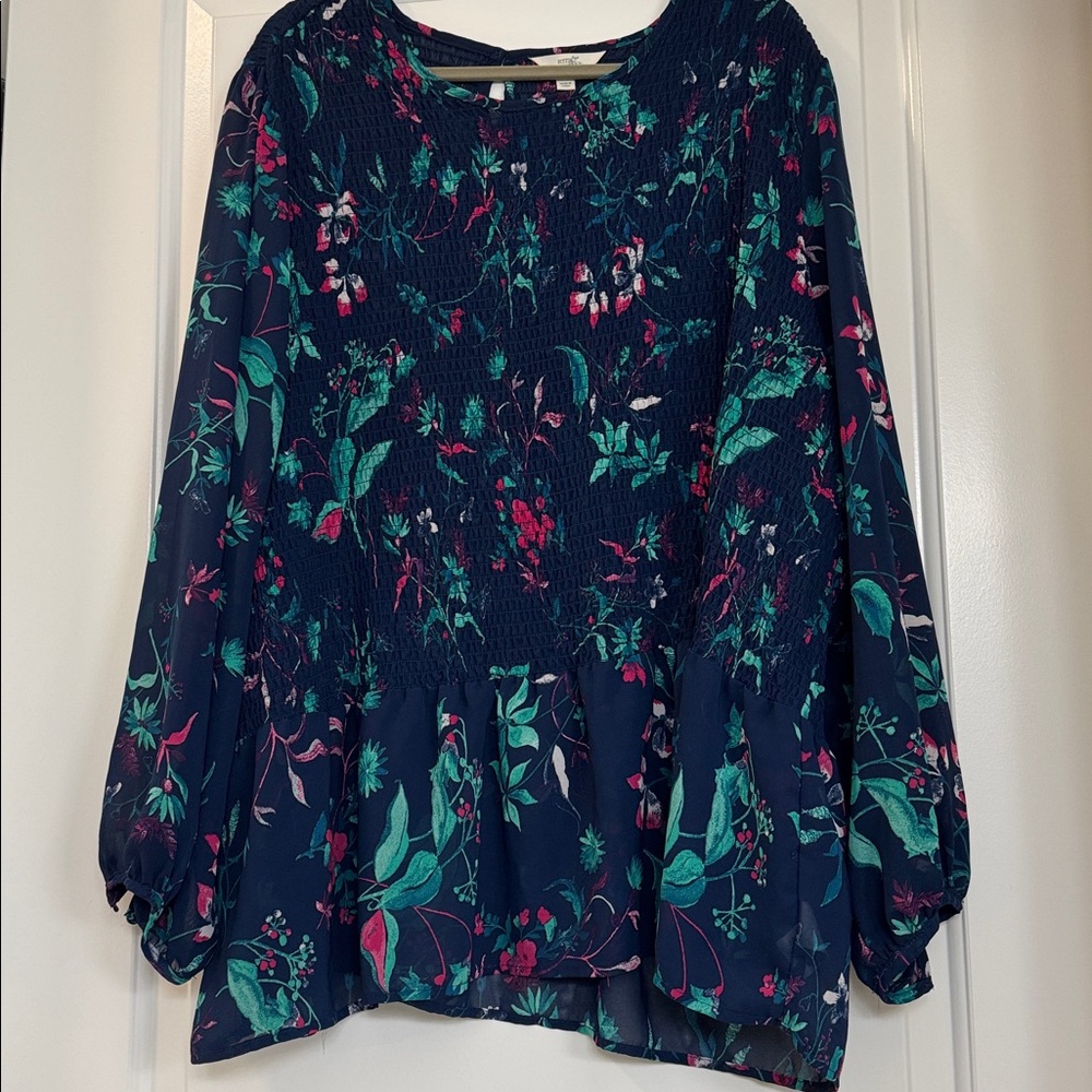 NWOT Terra & Sky Women's Smock Woven Top with a navy floral pattern. Size 4x